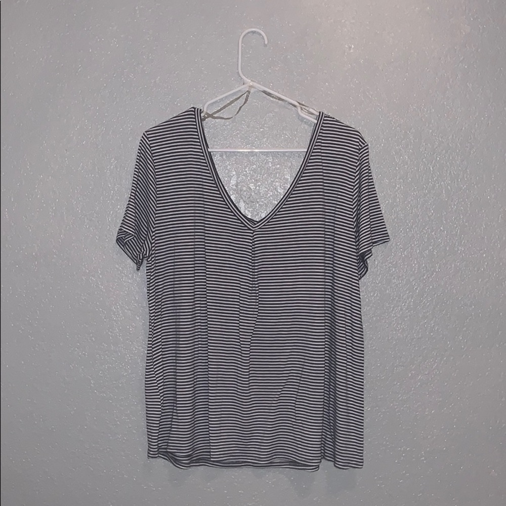 V neck tee - Picture 2 of 3